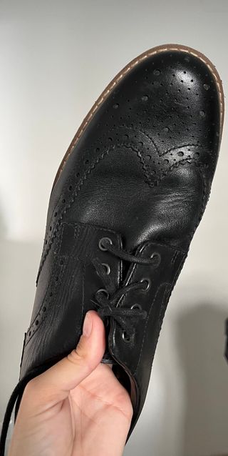 Elegantes zapatos negros de vestir