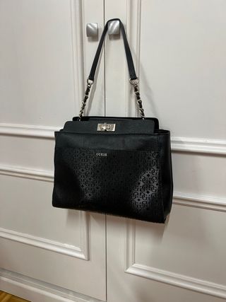 Bolso Guess color Negro, como nuevo.