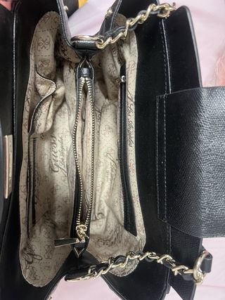 Bolso Guess color Negro, como nuevo.