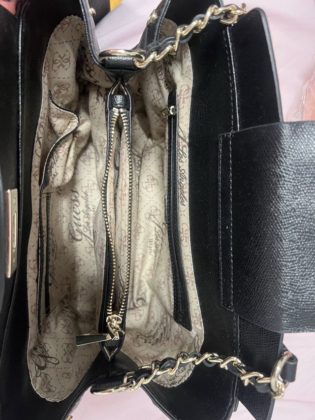 Bolso Guess color Negro, como nuevo.