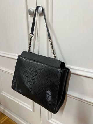 Bolso Guess color Negro, como nuevo.