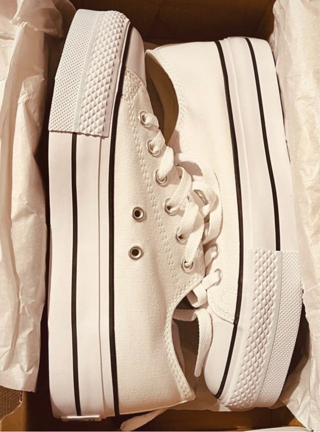 Converse Chuck Taylor Lift Canvas Low Blancas