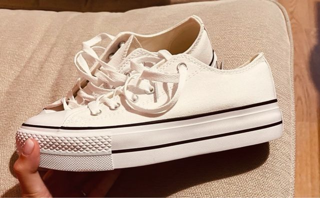 Converse Chuck Taylor Lift Canvas Low Blancas