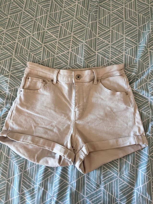 Pantalón corto Bershka beige