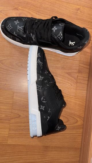 Louis Vuitton Zapatillas Negras y Grises