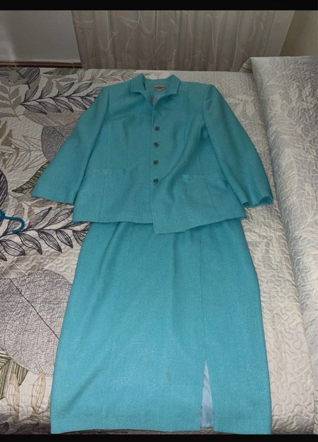 Conjunto chaqueta y falda azul turquesa