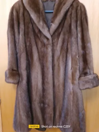 Elegante abrigo de señora marrón