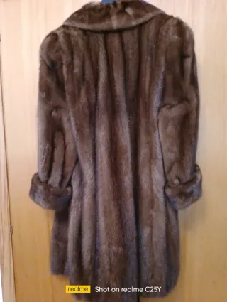 Elegante abrigo de señora marrón