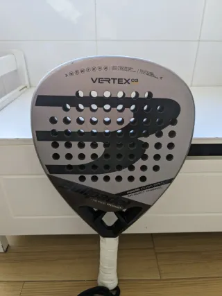 Pala de pádel Bullpadel Vertex 03 en buen estado