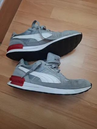 Zapatillas Puma grises y rojas