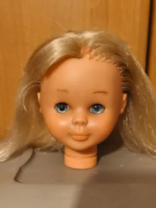 Cabeza de muñeca Nancy rubia