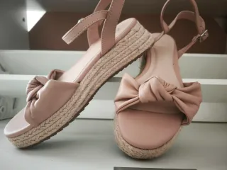 Sandalias cuña lazo beige/rosa