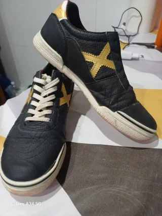 Zapatillas Munich Fútbol Sala Negras y Doradas