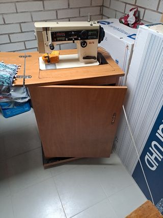 Máquina de coser Alfa