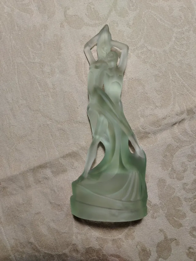 Statua in vetro satinato