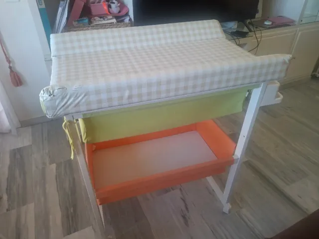 Cambiatore per neonati con struttura