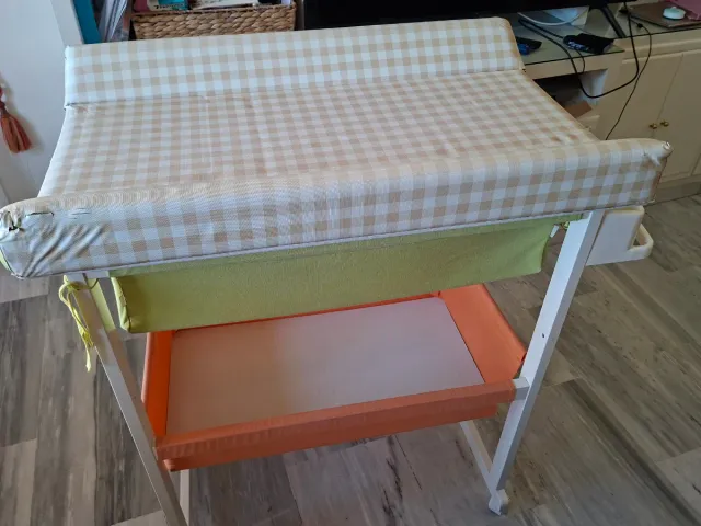 Cambiatore per neonati con struttura