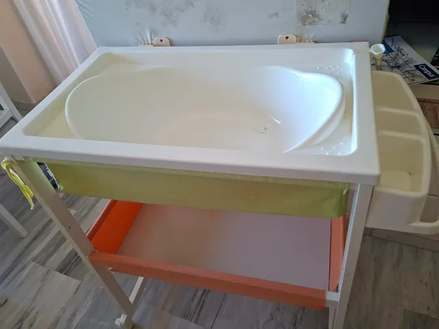 Cambiatore per neonati con struttura