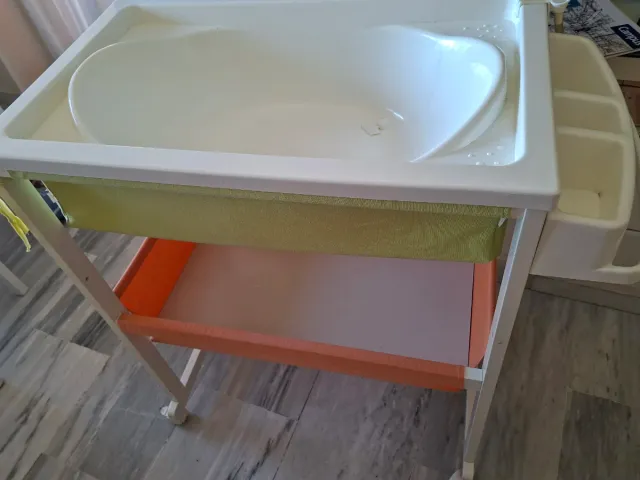 Cambiatore per neonati con struttura