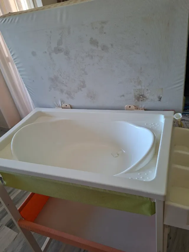 Cambiatore per neonati con struttura