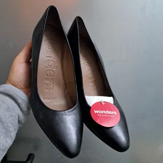 Zapatos Wonders tacón negros
