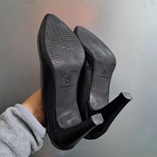 Zapatos Wonders tacón negros