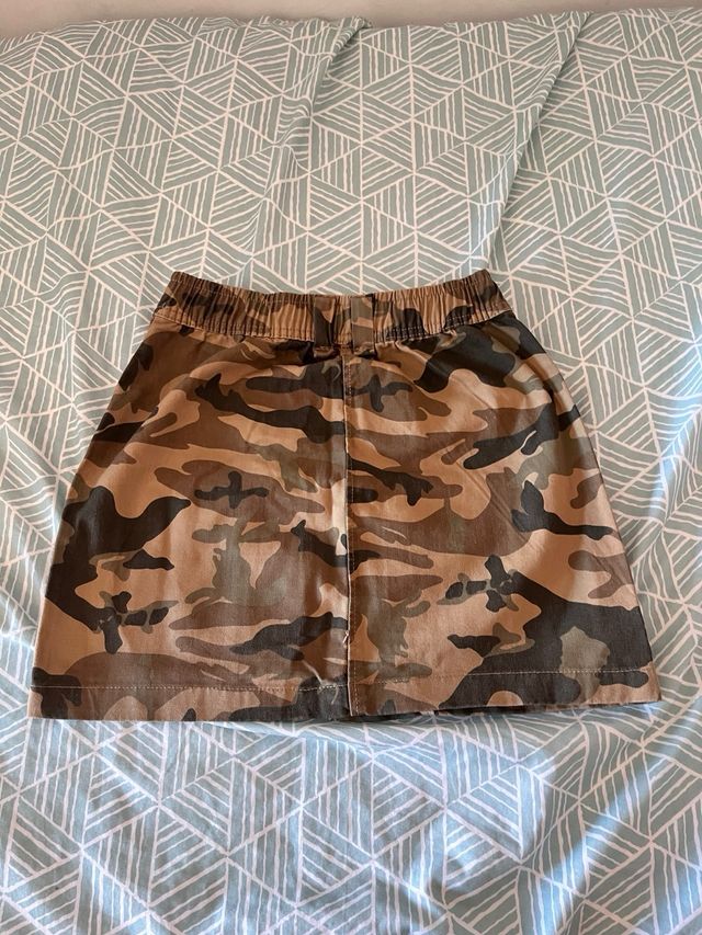 Falda militar Bershka camuflaje