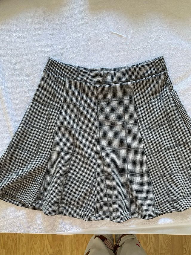 Falda de cuadros gris y blanco