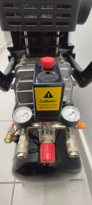 Compresor de aire negro