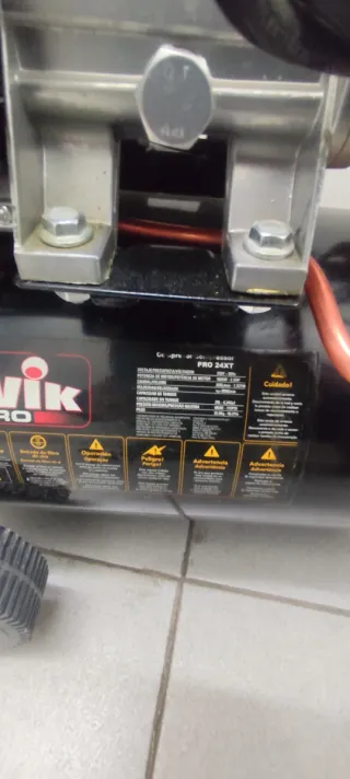 Compresor de aire negro