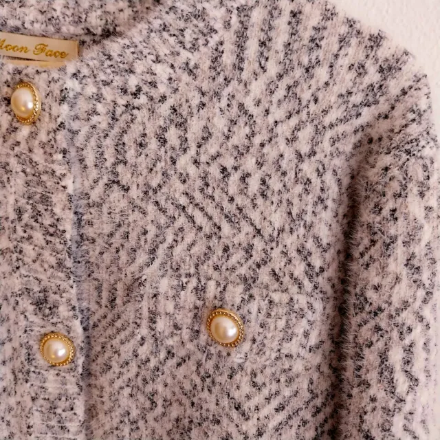 Chaqueta cardigan gris y blanco