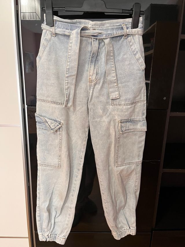 Vaqueros cargo con cinturón