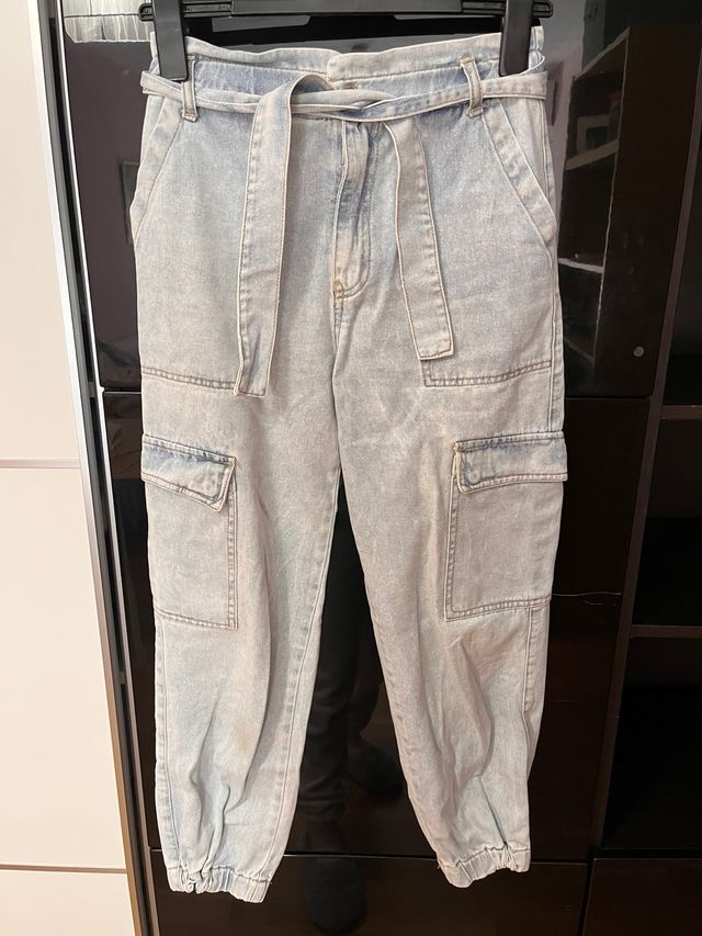 Vaqueros cargo con cinturón