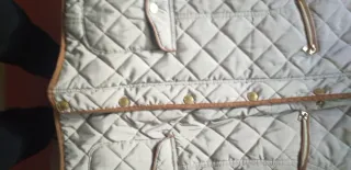 Chaqueta acolchada beige y marrón