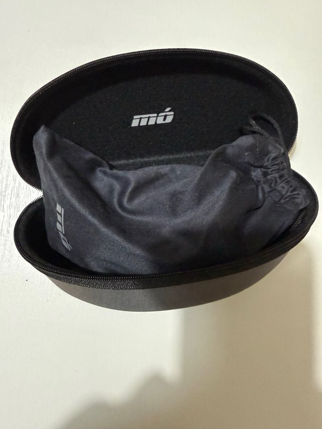 Gafas deportivas negras y naranjas