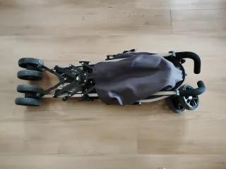 Silla de paseo plegable tipo paraguas