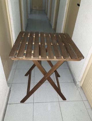 Conjunto mesa y sillas madera plegables