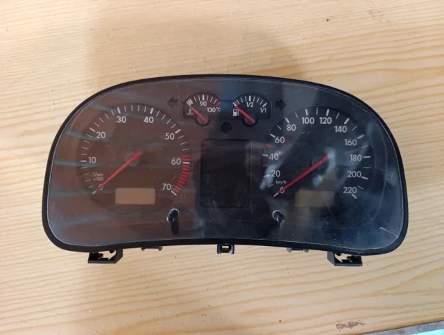 Cuadro Cuentarrevoluciones y Velocímetro Golf MK4