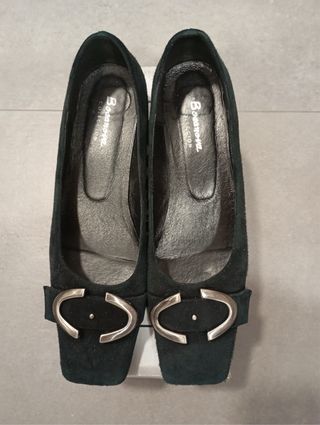 Zapato salón de ante negro