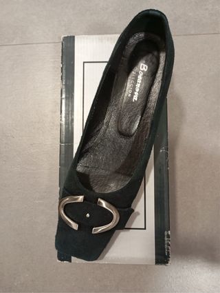 Zapato salón de ante negro