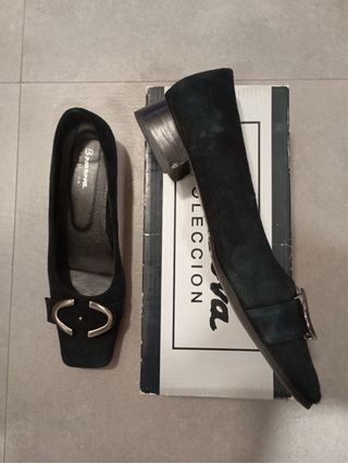 Zapato salón de ante negro