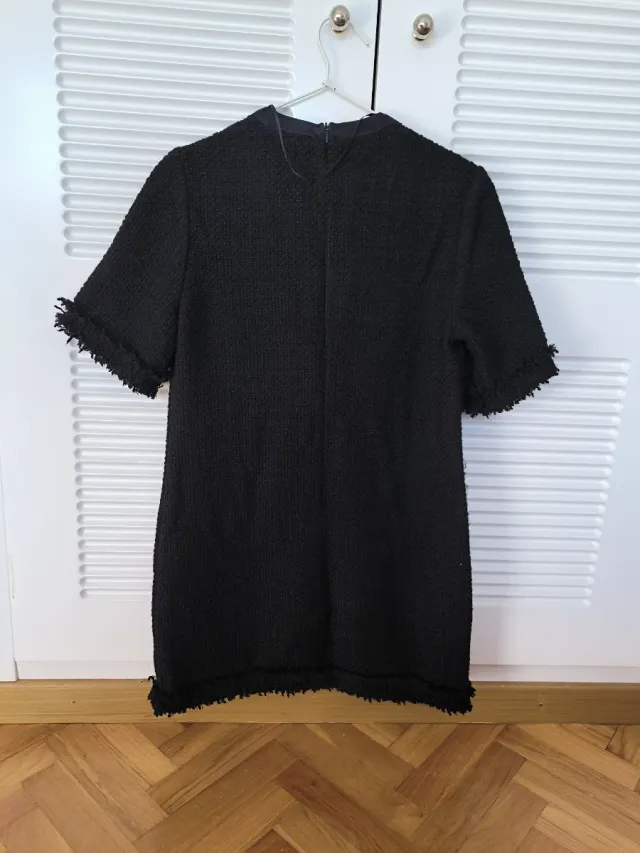 Vestido negro corto con lazada