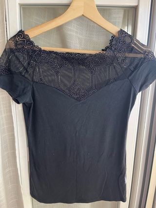 Camiseta negra escote bardot encaje talla36/38