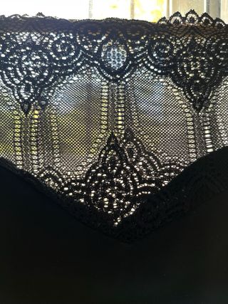 Camiseta negra escote bardot encaje talla36/38