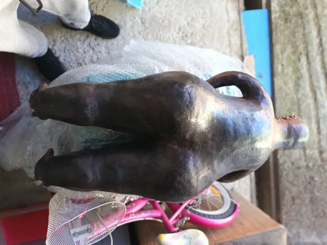 Figura in argilla di donna nuda