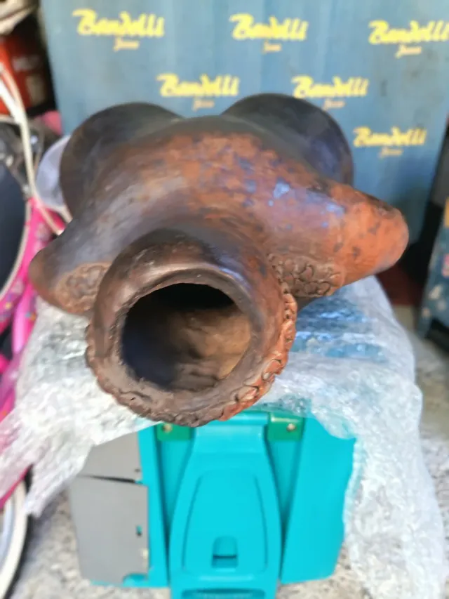 Figura in argilla di donna nuda