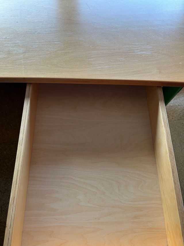 Tavolo e sedia in legno coordinati