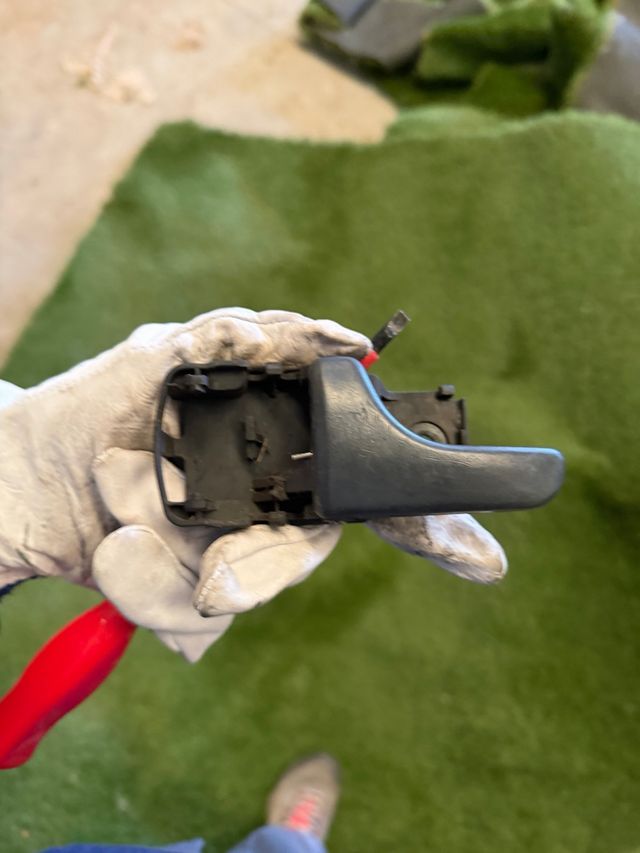 Manilla portón trasero Nissan Terrano 2