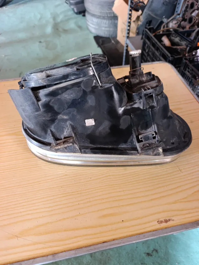 Faro Izquierdo Golf MK4