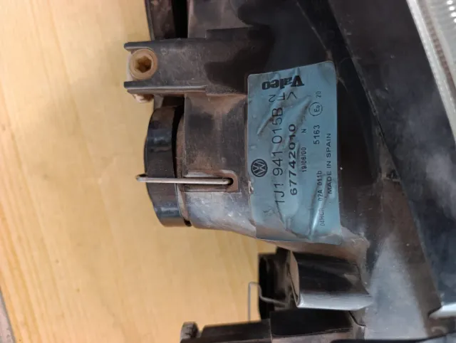 Faro Izquierdo Golf MK4